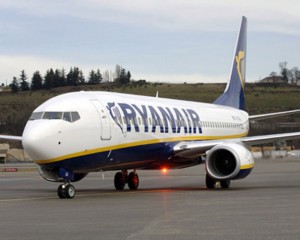 Ryanair gana a easyJet avión ryanair 300x240 Ryanair gana a easyJet