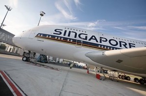 Avión de Singapore Airlines Avión de Singapore Airlines 300x198 Singapore Airlines y Spanair volarán a través de códigos compartidos