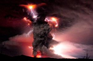 nube volcanica cordon caulle nube volcanica cordon caulle 300x199 Nube Volcánica obliga a cancelar vuelos en Santiago