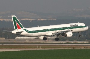 Alitaliaaaaaaaaaaaaa Alitaliaaaaaaaaaaaaa 300x197 Alitalia suma nuevo aviones a su flota