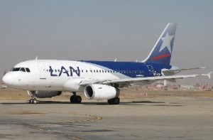 lanperu lanperu2 300x197 Lan Argentina inicia acciones por no permitirles realizar más vuelos