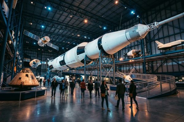 Cohete y naves espaciales en un museo del espacio en Houston